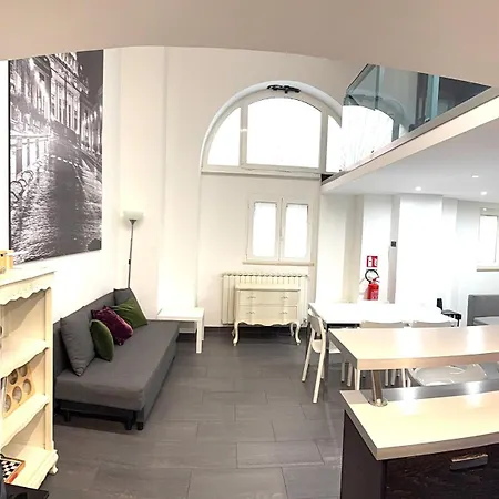 Loft In Old Town Near Termini Station And Appartement Rome